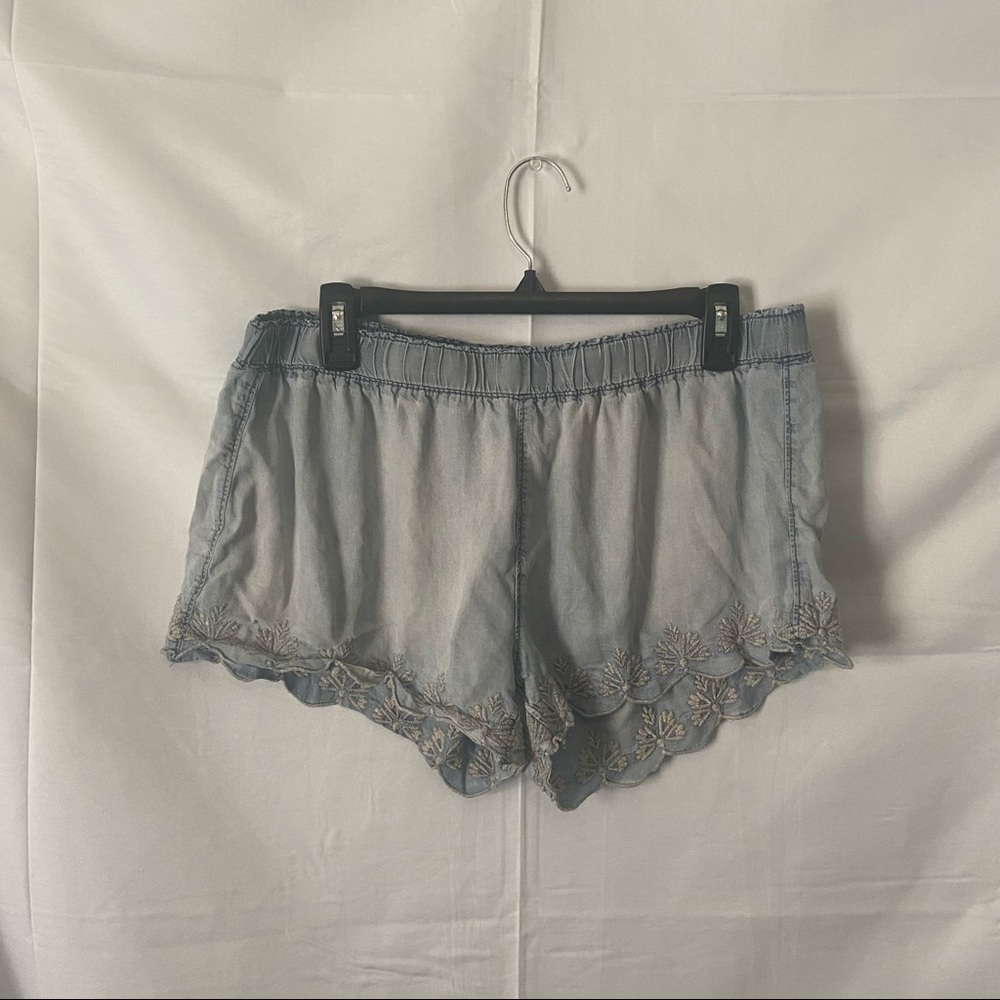 mossimo supply co. light blue flower scalloped shorts